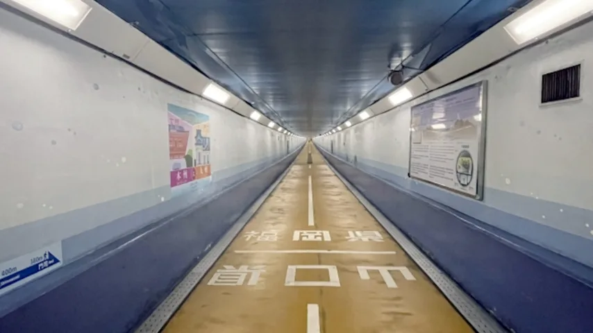 関門トンネルの人道トンネルに表示された県境